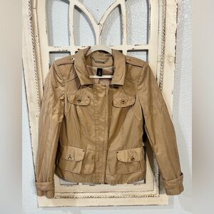 White House Black Market Jacket
Tan Flap Pockets Zipper Size 10